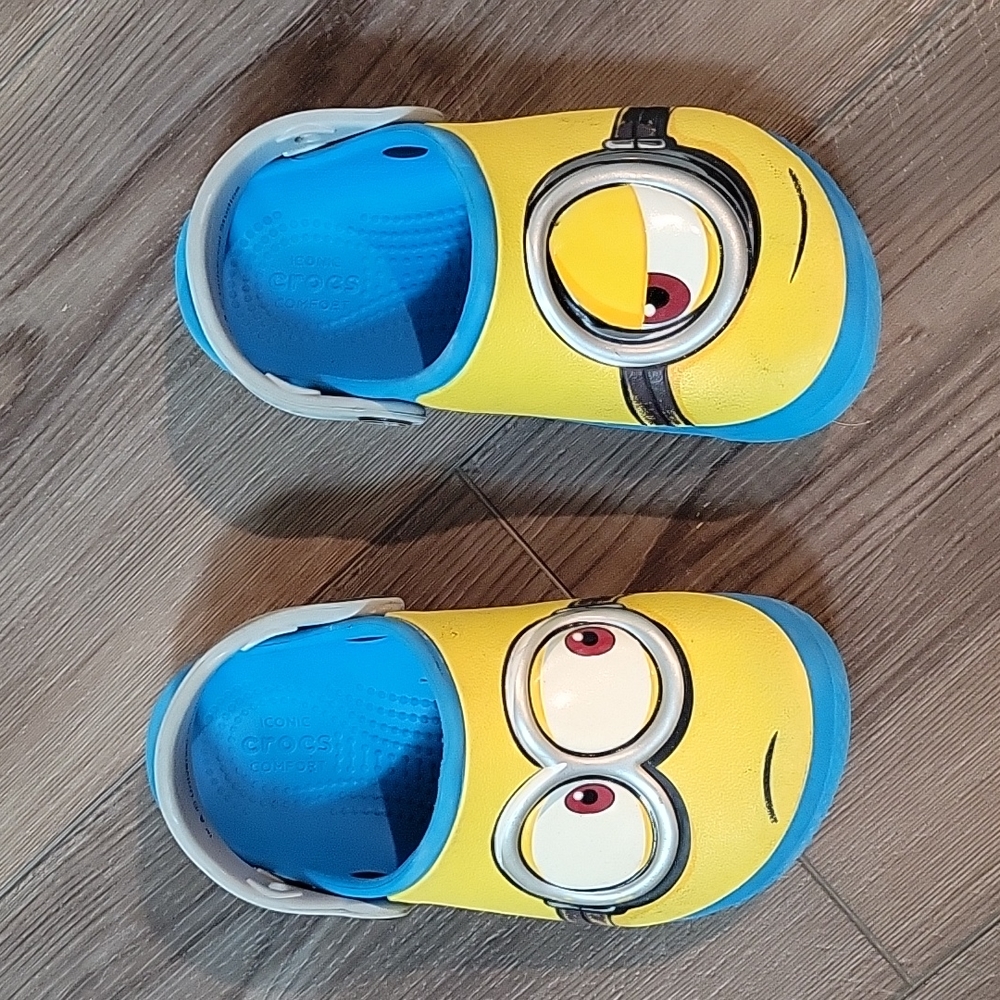 Minion kids crocs size c10